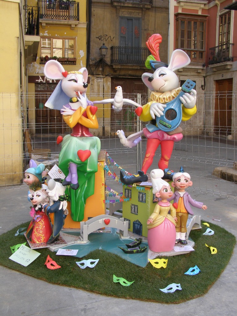 Totfalles: Plaça de la Santa Creu